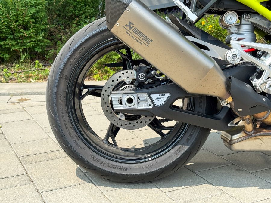 Az első lépcsőfok is magas az 1000-es BMW-k világában: 2025-ös BMW S1000R - Autó & Motor - MOBILITY - BMW, BMW-S1000R, S1000R, 