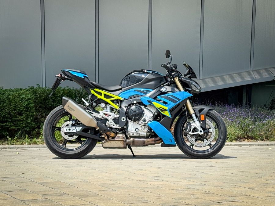 Az első lépcsőfok is magas az 1000-es BMW-k világában: 2025-ös BMW S1000R - Autó & Motor - MOBILITY - BMW, BMW-S1000R, S1000R, 