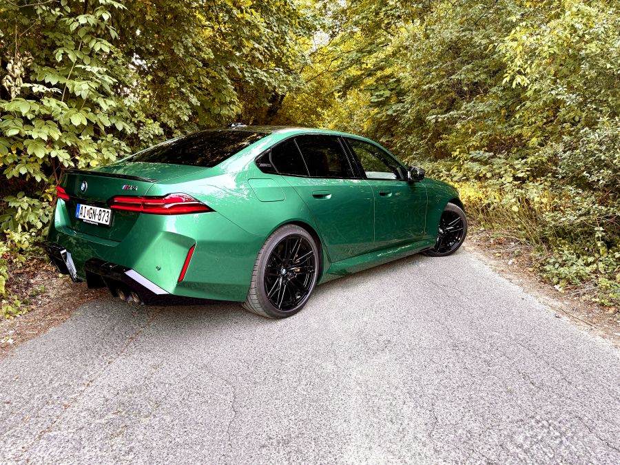 Szinte tökéletes, mégis M, mint megosztó – BMW M5 - Autó & Motor - MOBILITY - 2025 BMW M5 teszt, BMW M5, M5 teszt, 