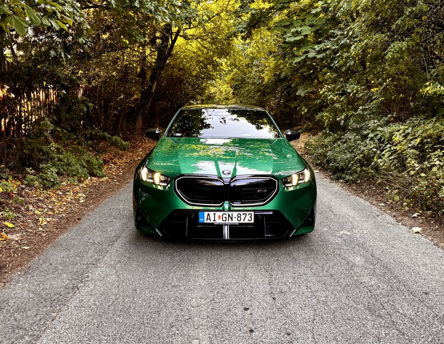 Szinte tökéletes, mégis M, mint megosztó – BMW M5 - Autó & Motor - MOBILITY - 2025 BMW M5 teszt, BMW M5, M5 teszt, 