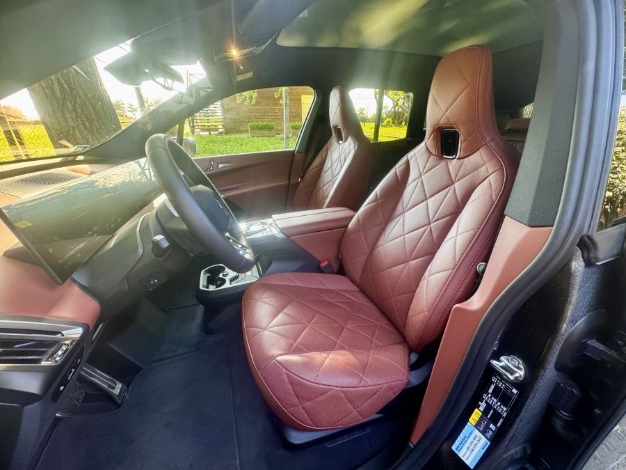 A csend hangja - BMW iX xDrive60 - Autó & Motor - MOBILITY - 2025 BMW iX xDrive60 teszt, BMW iX teszt, BMW iX60 teszt, 