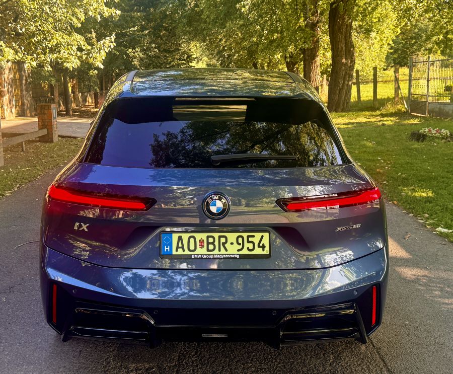 A csend hangja - BMW iX xDrive60 - Autó & Motor - MOBILITY - 2025 BMW iX xDrive60 teszt, BMW iX teszt, BMW iX60 teszt, 