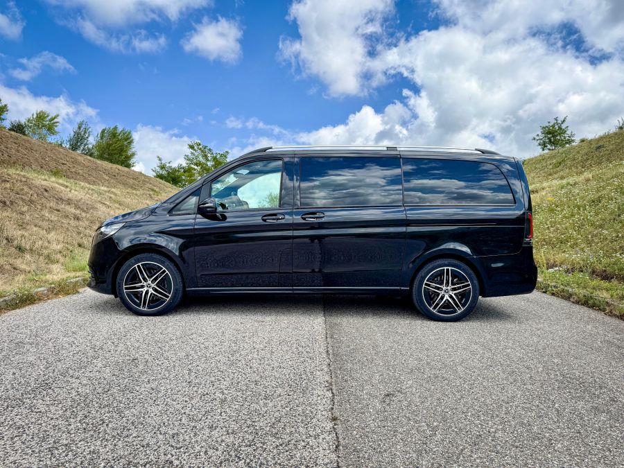 Luxus SUV helyett Luxus busz: A megújult Mercedes-Benz V 300 d 4MATIC - Autó & Motor - MOBILITY - mb v300d, mercedes benz v300d, mercedes benz v300d teszt, 