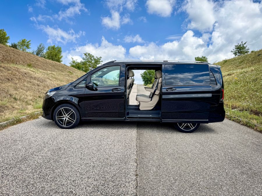 Luxus SUV helyett Luxus busz: A megújult Mercedes-Benz V 300 d 4MATIC - Autó & Motor - MOBILITY - mb v300d, mercedes benz v300d, mercedes benz v300d teszt, 
