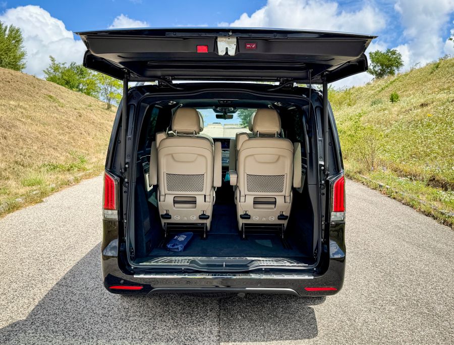 Luxus SUV helyett Luxus busz: A megújult Mercedes-Benz V 300 d 4MATIC - Autó & Motor - MOBILITY - mb v300d, mercedes benz v300d, mercedes benz v300d teszt, 