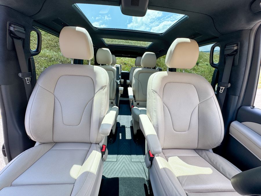 Luxus SUV helyett Luxus busz: A megújult Mercedes-Benz V 300 d 4MATIC - Autó & Motor - MOBILITY - mb v300d, mercedes benz v300d, mercedes benz v300d teszt, 