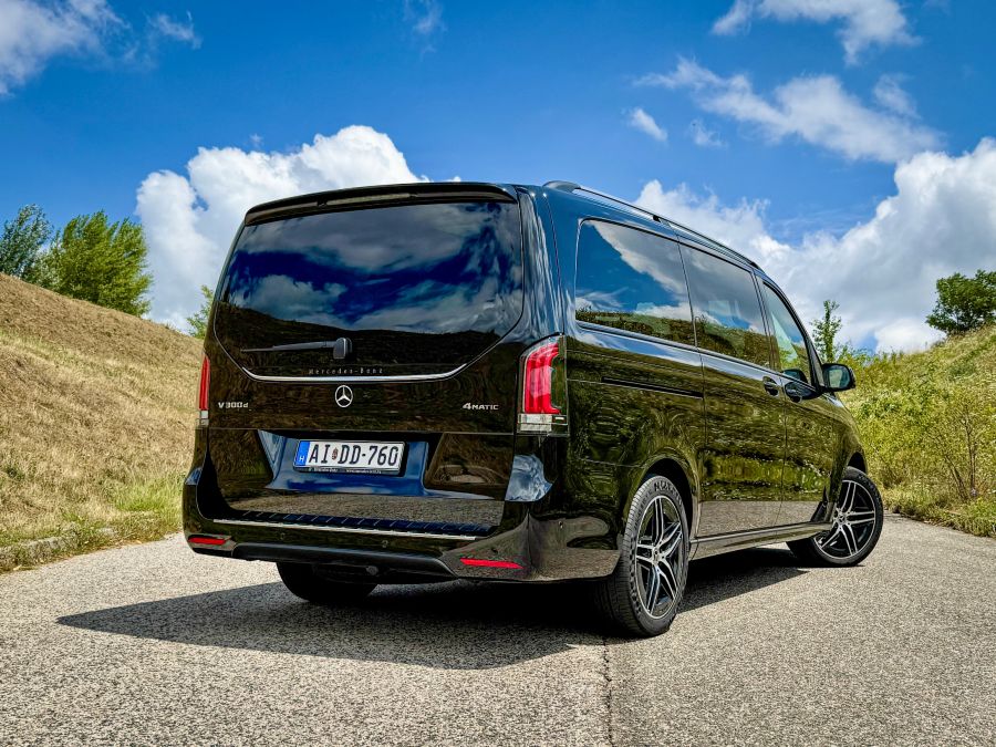 Luxus SUV helyett Luxus busz: A megújult Mercedes-Benz V 300 d 4MATIC - Autó & Motor - MOBILITY - mb v300d, mercedes benz v300d, mercedes benz v300d teszt, 