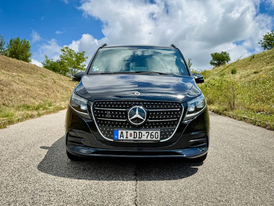 Luxus SUV helyett Luxus busz: A megújult Mercedes-Benz V 300 d 4MATIC - Autó & Motor - MOBILITY - mb v300d, mercedes benz v300d, mercedes benz v300d teszt, 