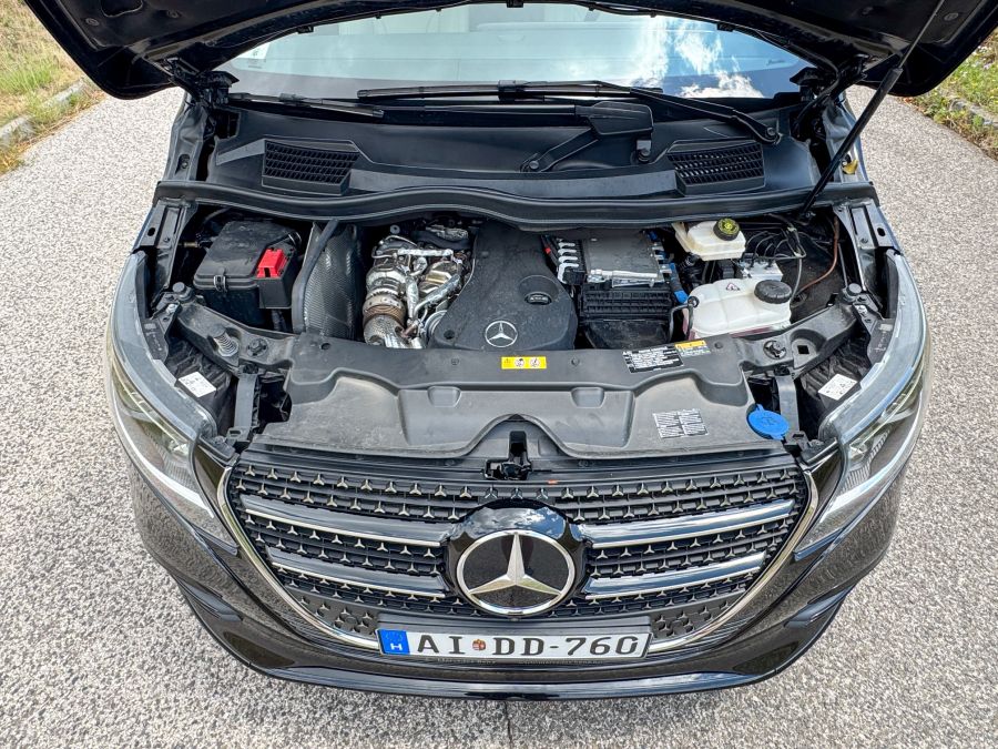 Luxus SUV helyett Luxus busz: A megújult Mercedes-Benz V 300 d 4MATIC - Autó & Motor - MOBILITY - mb v300d, mercedes benz v300d, mercedes benz v300d teszt, 