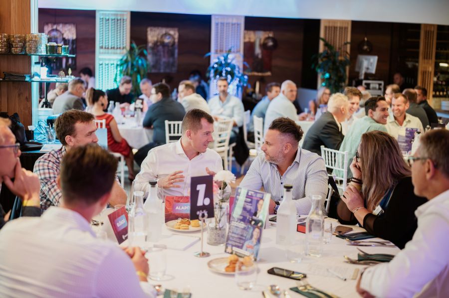 Magyar cégvezetők, akik válságban is képesek növekedni - Kikapcsoló - STYLENEWS - bizalmi kör, Dr. Csorbai Hajnalka, Gangel Péter%2C, opten, 