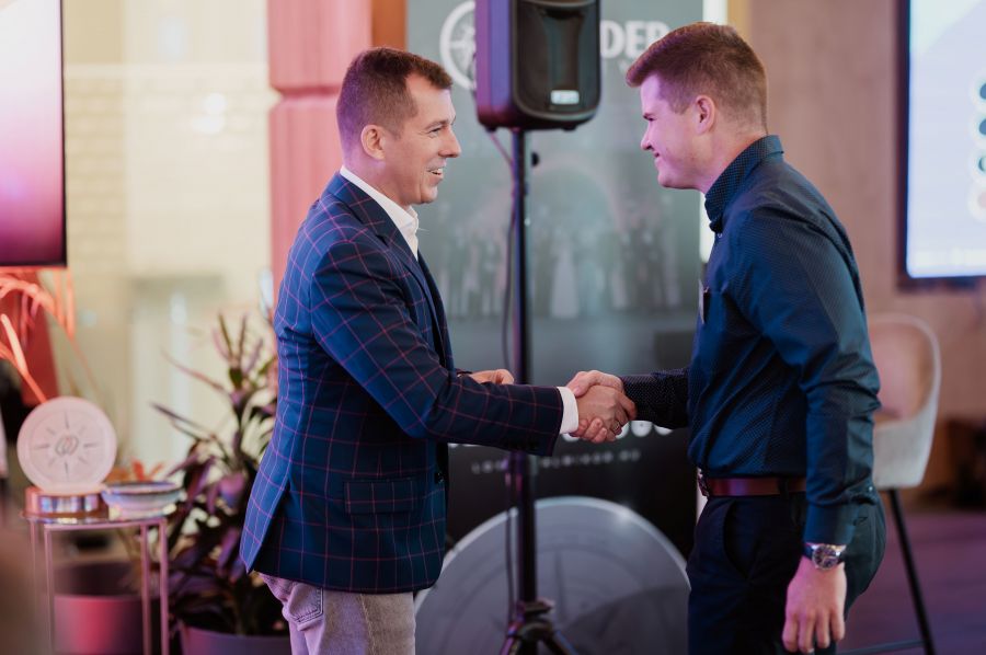 Magyar cégvezetők, akik válságban is képesek növekedni - Kikapcsoló - STYLENEWS - bizalmi kör, Dr. Csorbai Hajnalka, Gangel Péter%2C, opten, 