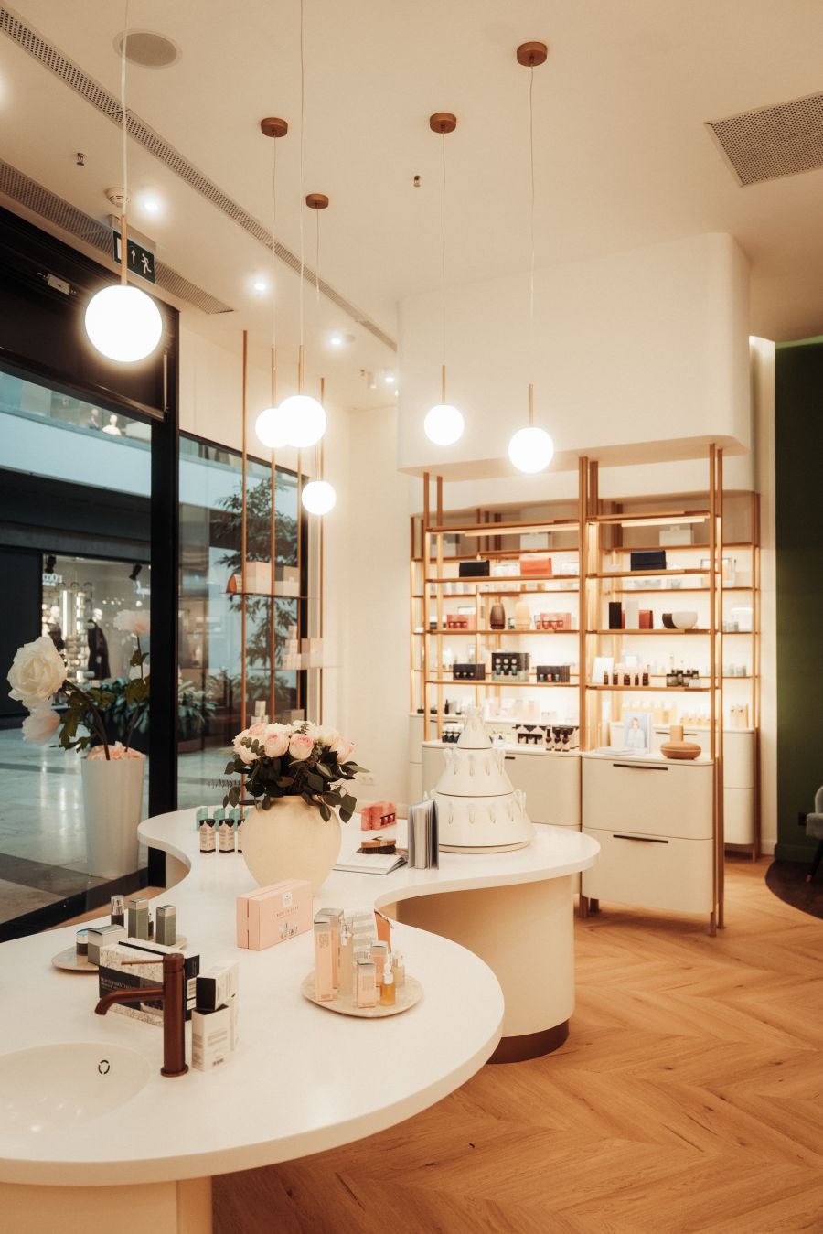 Feller Adrienne új boltja megnyílt az Allee Bevásárlóközpontban – ahol a szépség a természet és a lélek harmóniájából születik - STYLENEWS -  - feller adrienne, Panarom, 