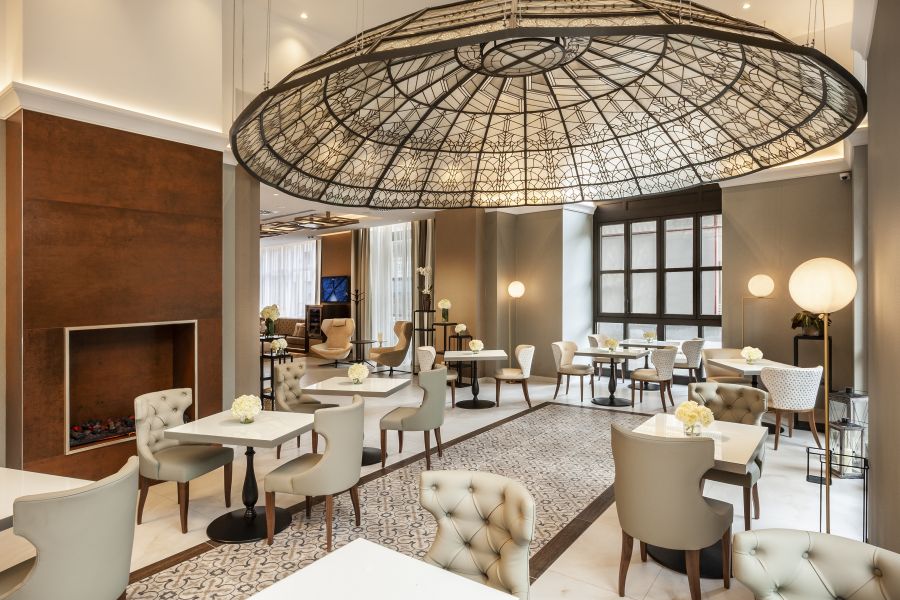 Szarvasgomba és kaviár jár a pogácsához, ehető arany pedig a kekszhez a Zsolnay Kávéházban - STYLELIFE -  - Radisson Blu Béke Hotel, Stílusgourmand Afternoon Tea by Zsolnay Café, Zsolnay porcelánszervíz, 