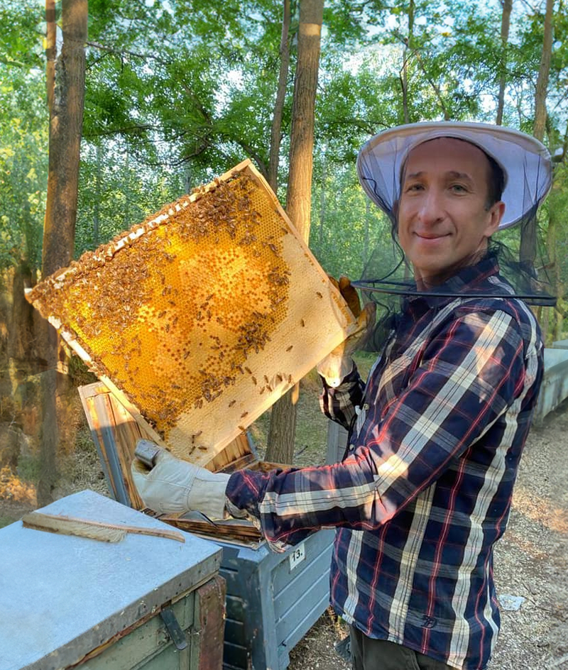 A méhméreg valóban természetes csodaszer, de ne dőljünk be a félrevezető ígéreteknek - STYLELIFE -  - apiterápia, Hegyi József%2C, méhész, méz, 