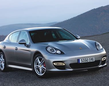 A Porsche bemutatja a négyajtós Panamera-t -  -  - 