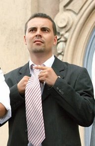 A miniszterelnök-jelöltek és az ő ruháik - Divathírek -  - Bokros Lajos, Mesterházy Attila, miniszterelnök-jelölt, Orbán Viktor, Vona Gábor,