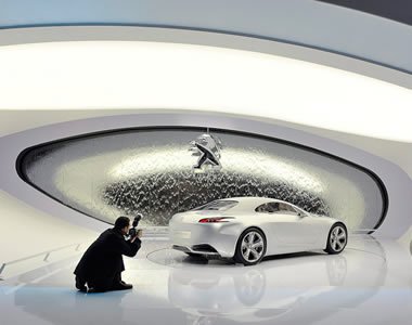 80. Nemzetközi Autószalon a mozgás és dinamika jegyében -  -  - 80. nemzetközi autószalon, alfa romeo, audi, kiállítás, mercedes, mini, peugeot, porsche, 