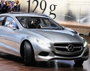 80. Nemzetközi Autószalon a mozgás és dinamika jegyében -  -  - 80. nemzetközi autószalon, alfa romeo, audi, kiállítás, mercedes, mini, peugeot, porsche, 