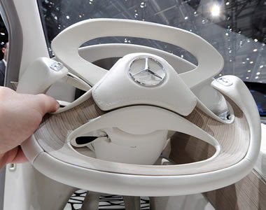 80. Nemzetközi Autószalon a mozgás és dinamika jegyében -  -  - 80. nemzetközi autószalon, alfa romeo, audi, kiállítás, mercedes, mini, peugeot, porsche, 