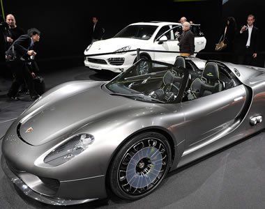 80. Nemzetközi Autószalon a mozgás és dinamika jegyében -  -  - 80. nemzetközi autószalon, alfa romeo, audi, kiállítás, mercedes, mini, peugeot, porsche, 