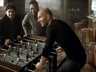 Maradona Zidane-nal csocsózott - Divathírek -  - Louis Vuitton, Maradona, Pelé, Zidane, 