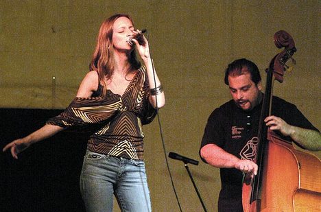 Élénken a koncertek között -  -  - 