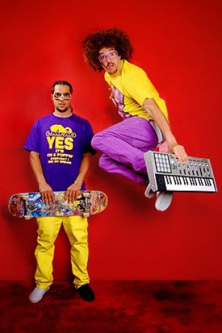 Neonparádé - Ez most komoly? -  -  - color blocking, LMFAO, neon, Nicky Minaj, Party Rock Anthem, 