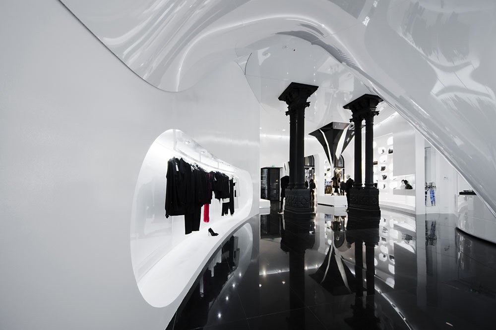 Capsula: az Andrássy új ékessége - Divathírek -  - ++Cesare+Paciotti, ++divat, ++Dolce+%26+Gabbana, ++Giorgio+Armani, ++Givenchy, ++Tom+Ford, ++Yves+Saint+Laurent, +Blumarine, Capsula+Multibrand+Store, 