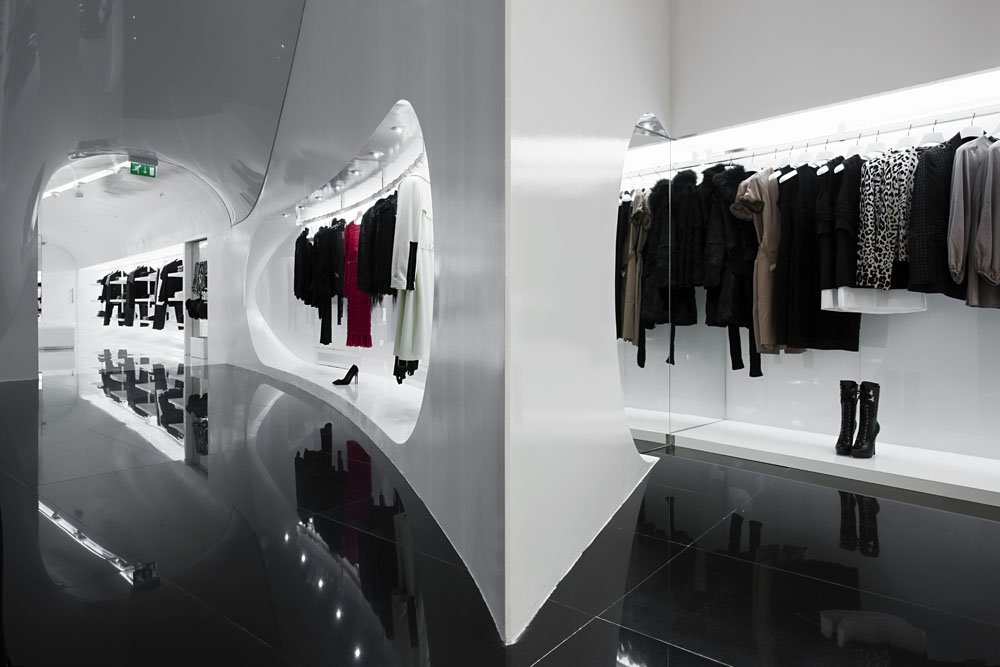 Capsula: az Andrássy új ékessége - Divathírek -  - ++Cesare+Paciotti, ++divat, ++Dolce+%26+Gabbana, ++Giorgio+Armani, ++Givenchy, ++Tom+Ford, ++Yves+Saint+Laurent, +Blumarine, Capsula+Multibrand+Store, 