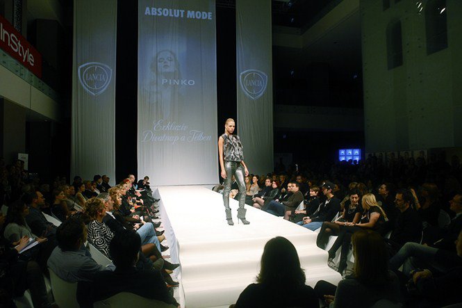 A Pinko exkluzív kollekciója - Divathírek -  - Absolut Vodka, földszínek, karácsonyi kollekció, kötött, műszőrme, Pinko,