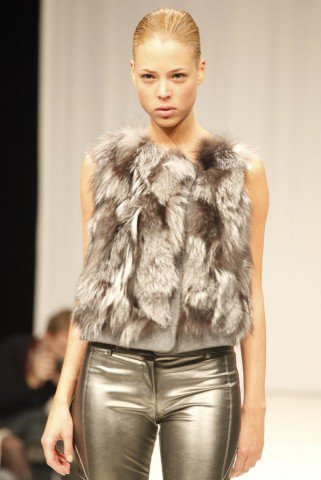 A Pinko exkluzív kollekciója - Divathírek -  - Absolut Vodka, földszínek, karácsonyi kollekció, kötött, műszőrme, Pinko,