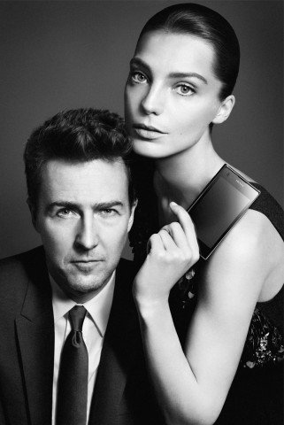 Edward Norton összeállt a világ legdrágább modelljével -  -  - Daria Werbowy, Edward Norton, Prada, styletech, telefon,