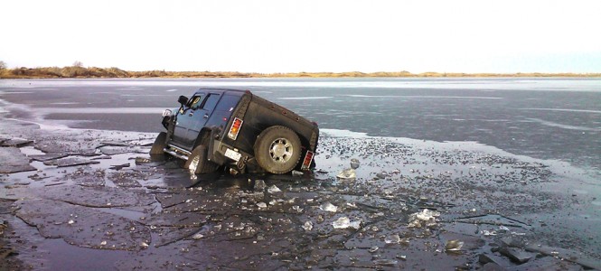 Újabb Hummer alatt szakadt be a jég - Autó & Motor -  - Hummer, jég,