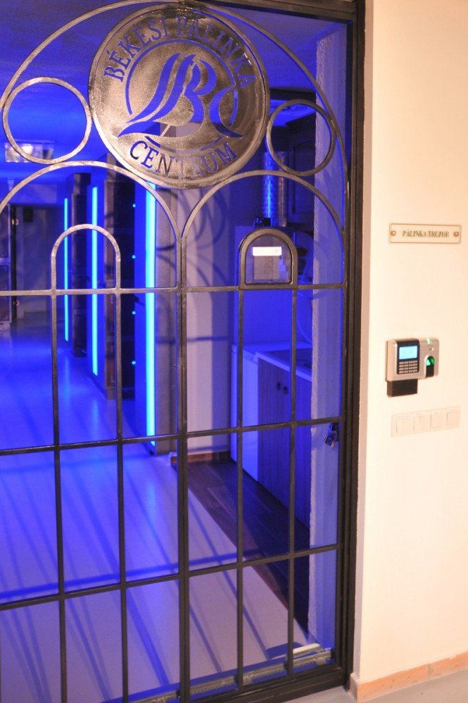 Tudd biztonságban a pálinkádat! - MOBILITY -  - Békési Pálinka Centrum, pálinka, trezor, 