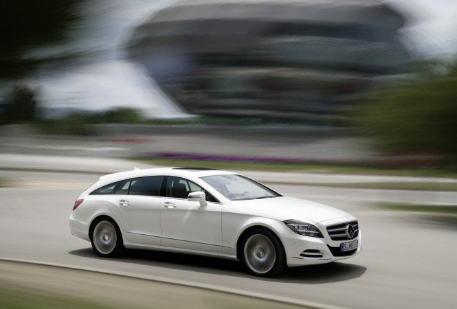 Megérkezett a Mercedes-Benz CLS kombi - Videó - Autó & Motor -  - luxusaut%C3%B3++teljes%C3%ADtm%C3%A9ny++l%C3%B3er%C5%91++csal%C3%A1di+aut%C3%B3++kombi++Mercedes-Benz++motorpaletta, 