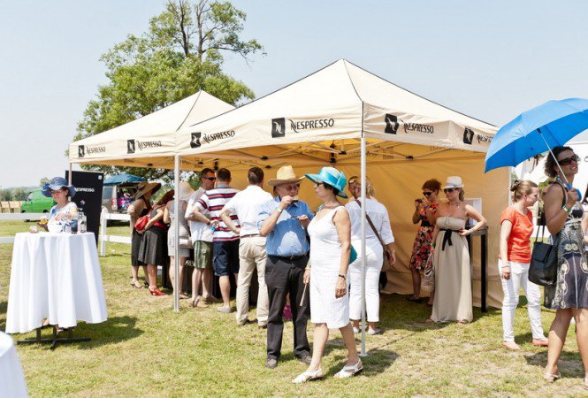 Célba lovagolt a jaguár - MOBILITY -  - +lovasp%C3%B3l%C3%B3, kalap, 