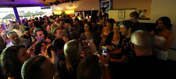 A Lotus F1 csapatával sütiztünk - Divathírek -  - %C3%B3ra, ++++++++++++++Formula+1, ++++++++++++++Lotus++F1+Team, ++++++++++++++Romain+Grosjean, ++++++++++++++TW+Steel, +++++++++++++Kelly+Rowland, 