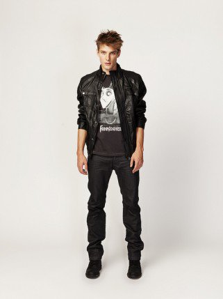 Felélesztette halott kutyáját a kisfiú - Divathírek -  - +anim%C3%A1ci%C3%B3, +film, +halloween, +mozi, +p%C3%B3l%C3%B3, +Springfield, Frankenweenie,