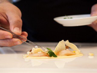 Egy csésze presszókagyló rendel -  -  - +++++Michelin-csillag, +++++polenta, +++++San+Pellegrino, ++++Mauro+Colagreco, +++Cote+d%E2%80%99Azur, ++Gault+Millau, +k%C3%A1v%C3%A9, kagyl%C3%B3, 