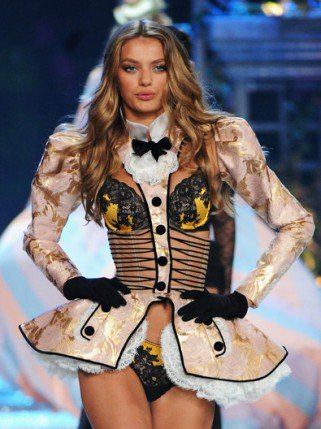 Embertelen fenekek a Victoria's Secret bemutatón -  -  - divatbemutató, fehérnemű, Palvin Barbara, Rihanna, szexi fenék, victorias secret fashion show 2012,