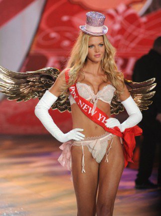 Embertelen fenekek a Victoria's Secret bemutatón -  -  - divatbemutató, fehérnemű, Palvin Barbara, Rihanna, szexi fenék, victorias secret fashion show 2012,