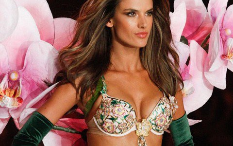 Embertelen fenekek a Victoria's Secret bemutatón -  -  - divatbemutató, fehérnemű, Palvin Barbara, Rihanna, szexi fenék, victorias secret fashion show 2012,