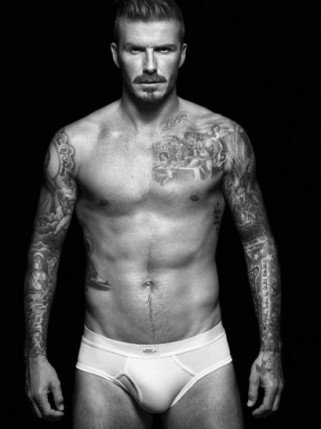 David Beckham bajusszal is szexi - Divathírek -  - david beckham, David Beckham h%26m, fehérnemű, felsőtest, H%26M, szálkás felsőtest, szexis izmok,