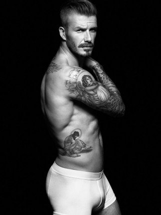 David Beckham bajusszal is szexi - Divathírek -  - david beckham, David Beckham h%26m, fehérnemű, felsőtest, H%26M, szálkás felsőtest, szexis izmok,