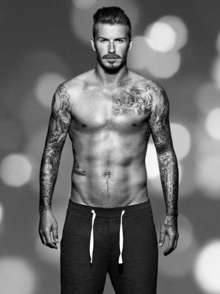 David Beckham bajusszal is szexi - Divathírek -  - david beckham, David Beckham h%26m, fehérnemű, felsőtest, H%26M, szálkás felsőtest, szexis izmok,