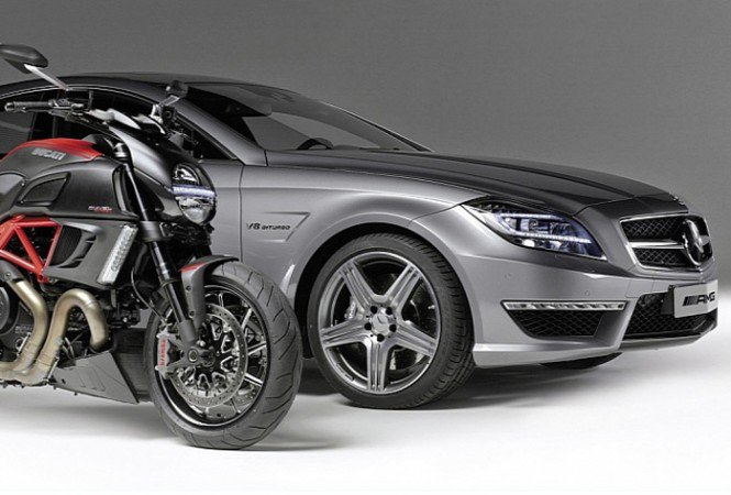 Szénszálas vázba burkolt Ducati Diavel AMG Special Edition motor - Autó & Motor -  - 