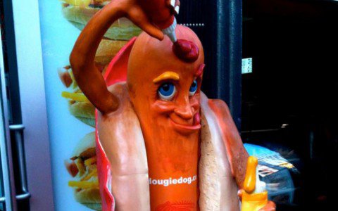 Ez a hot-dog huszonkétezer forintba kerül! -  -  - büfé, Dragon-dog, gyorsétterem, hot-hog, Kanada, kanadaihot-dog, new york hot dog, 