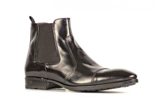 A csizma, ami motor nélkül is menő - Divathírek -  - bőrcipő, motoros csizma, salamander,