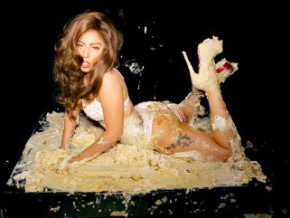 Ha két beteg elme találkozik -  -  - Disney, lady gaga, lady gaga cake, lady gaga fame parfüm, lady gaga meghízott, provokatív, terry richardson, 