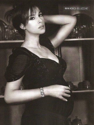 Pocakkal a vaku előtt – híres várandós pillanatok -  -  - állapotos, Britney Spears, Demi Moore, Monica Bellucci, nőiesség, playboy, terhes fotózás, terhesség, Vanity Fair, 